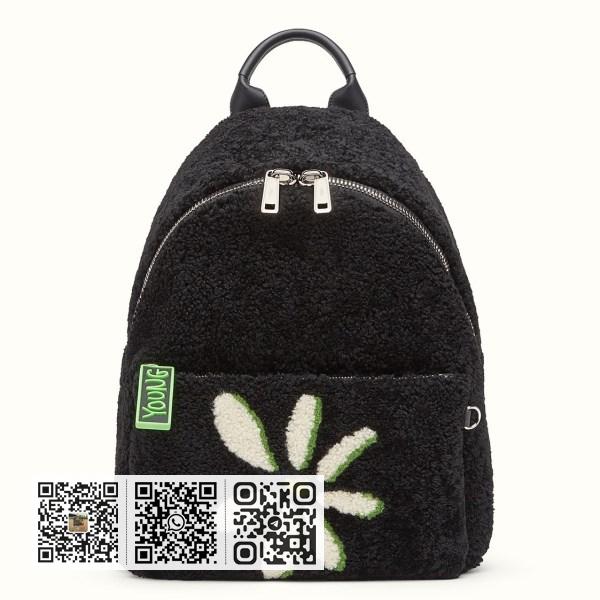 Fendi 黑色大羊毛皮背包
