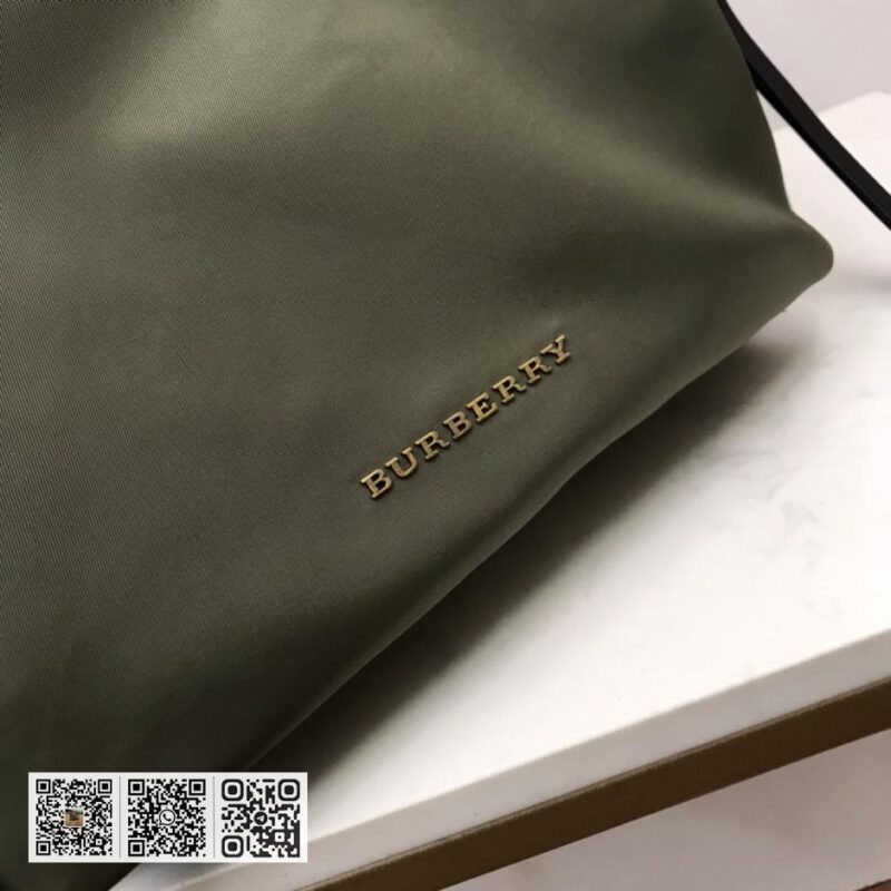 Burberry顶级原单 大号「The Rucksack 军旅背包」 - Image 4