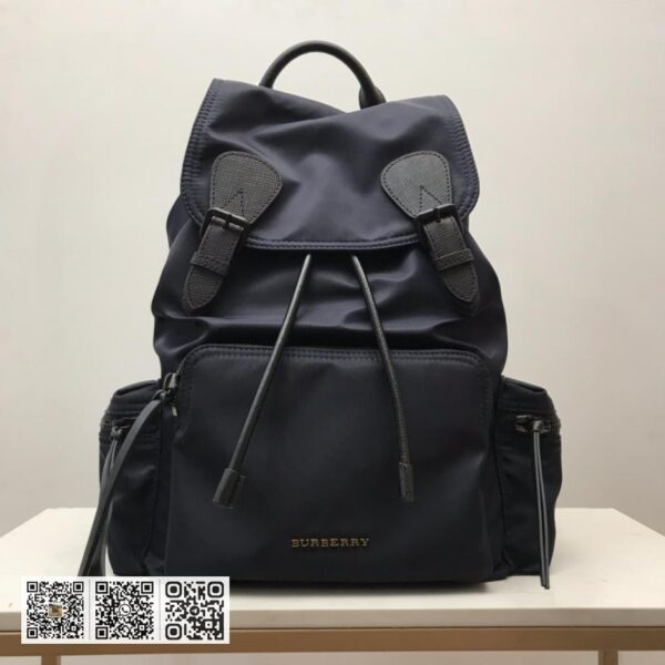 Burberry顶级原单 大号「The Rucksack 军旅背包」