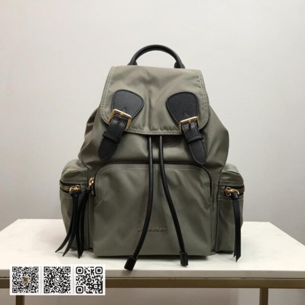 Burberry顶级原单 「The Rucksack 军旅背包」