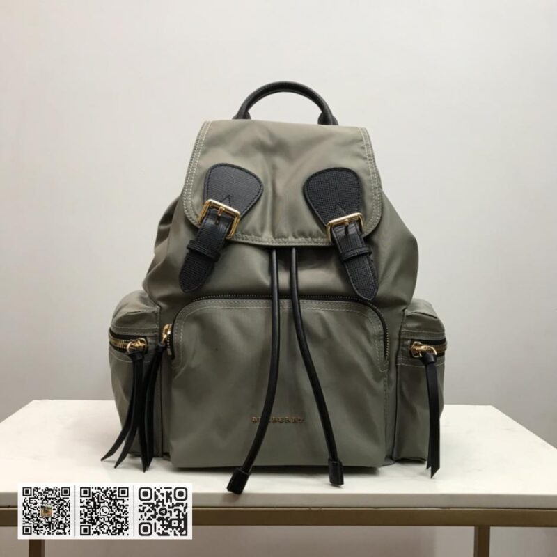 Burberry顶级原单 「The Rucksack 军旅背包」