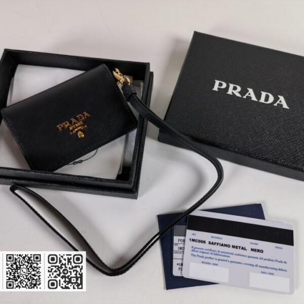 Prada→挂脖款皮革证件夹