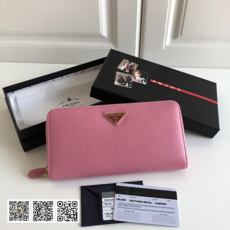 Prada「中国红限定版