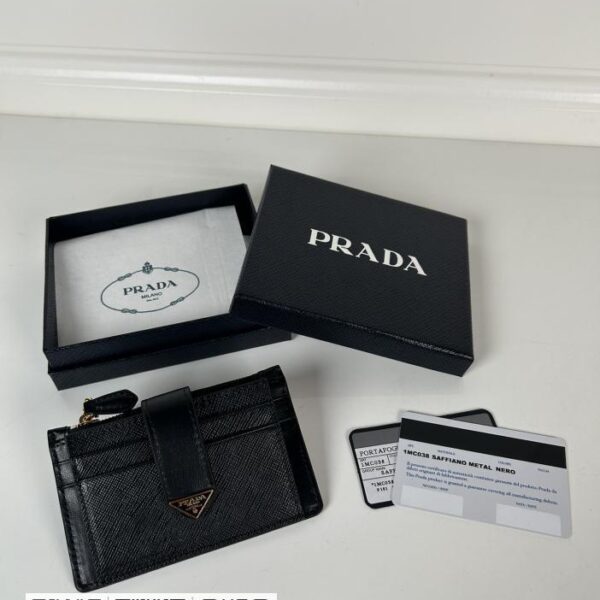 Prada三角微标卡包