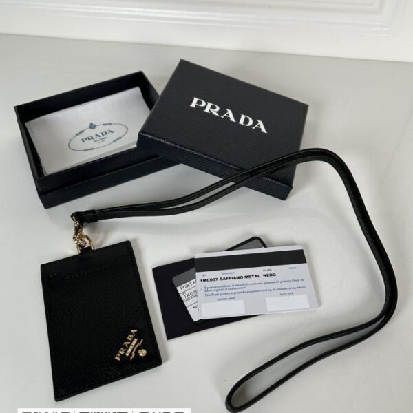 Prada→挂脖款皮革证件夹
