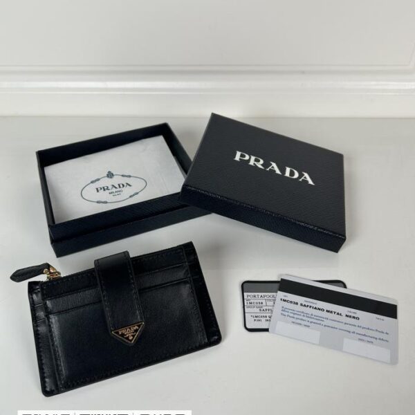 Prada三角微标卡包