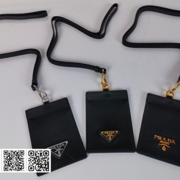 Prada→挂脖款皮革证件夹