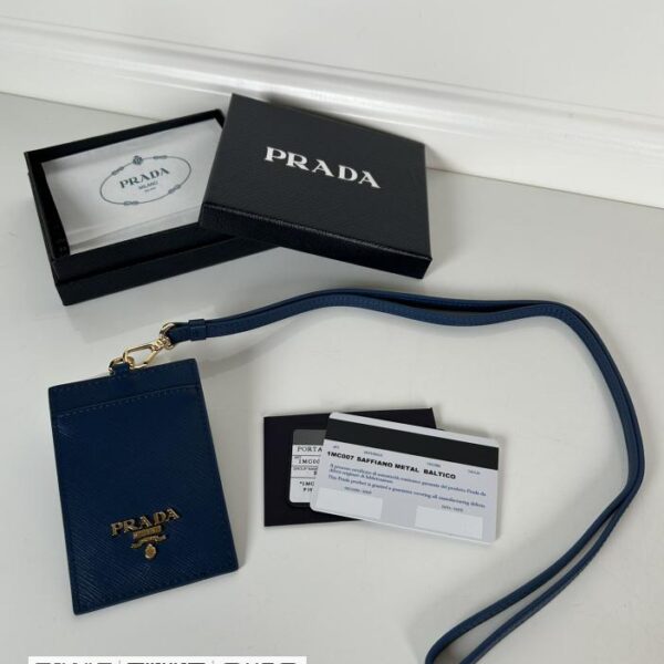 Prada→挂脖款皮革证件夹