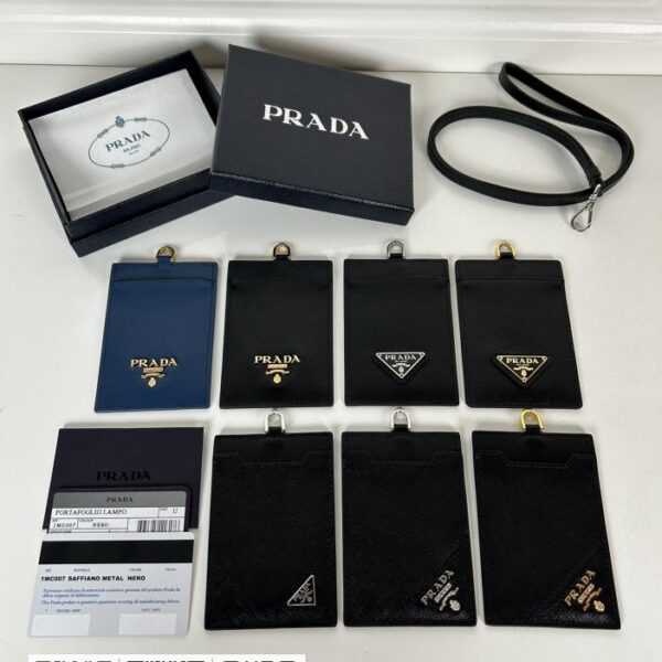 Prada→挂脖款皮革证件夹
