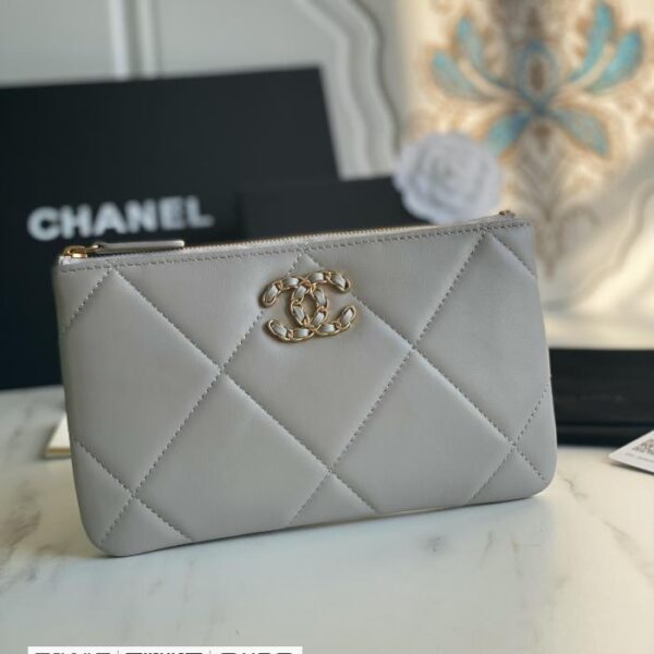 Chanel 19系列小羊皮手拿