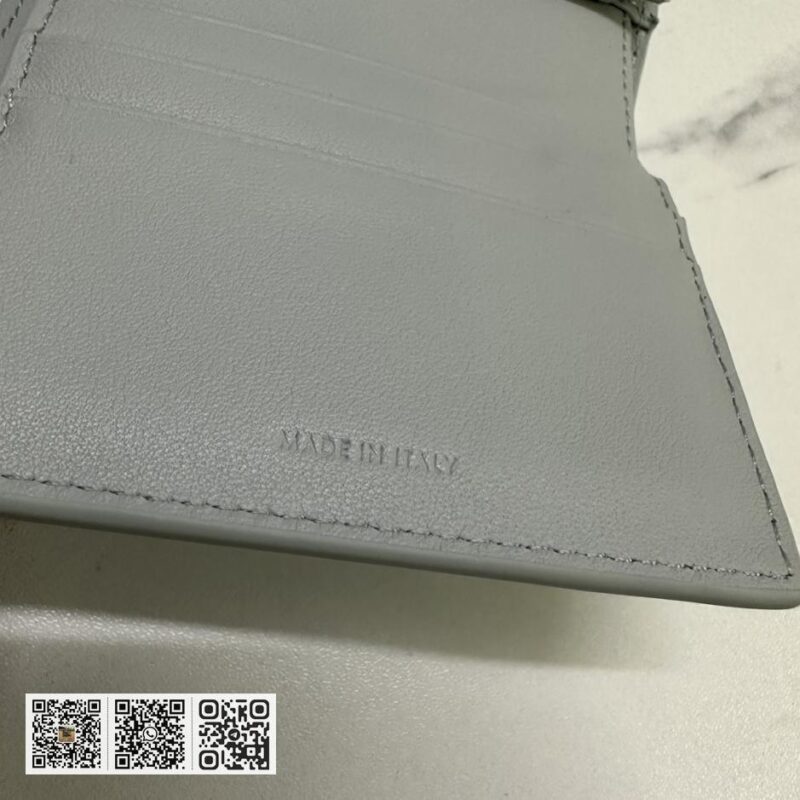 Celine 小号羊皮革翻盖皮夹 - Image 7