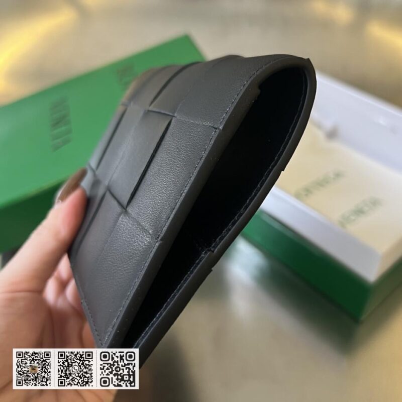 顶级版BV cassette护照夹 - Image 3