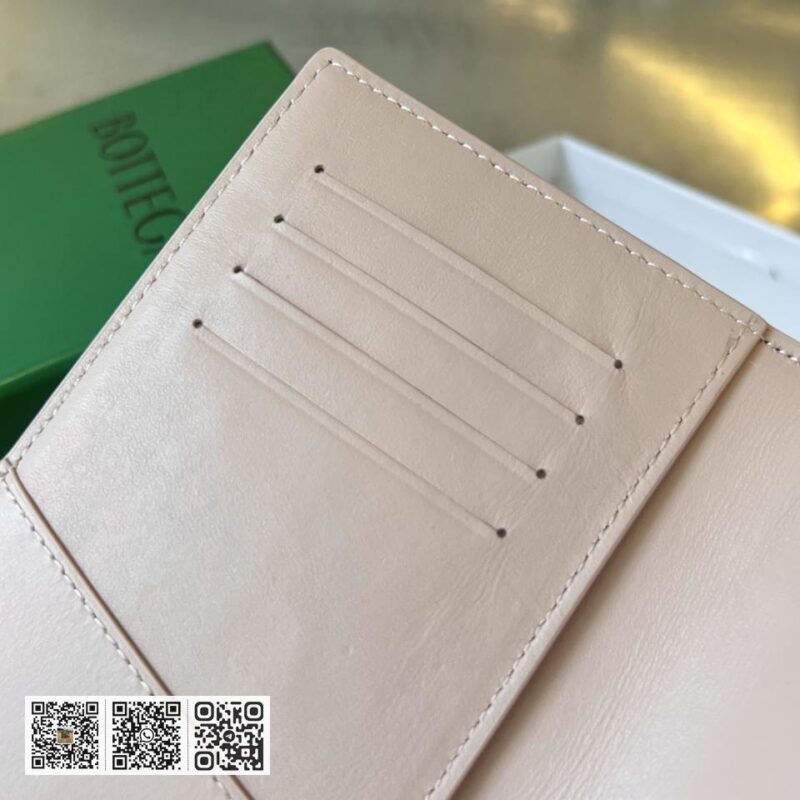 顶级版BV cassette护照夹 - Image 7
