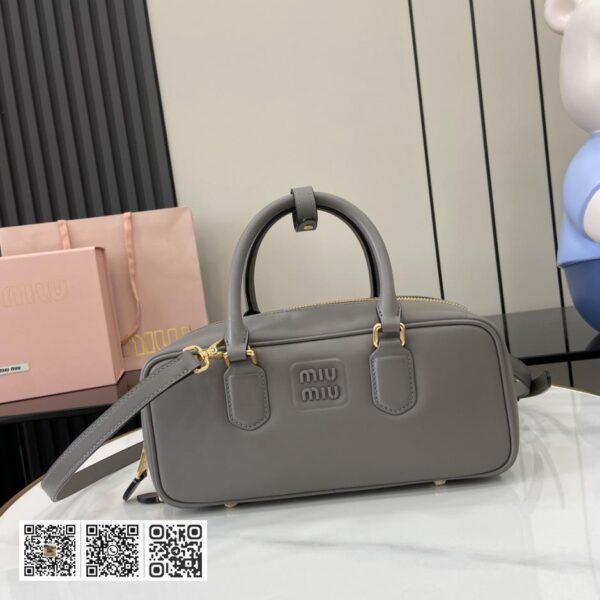 《配全套原厂专柜包装》MIU MIU Arcadie 牛皮革中号(27cm)保龄球手提包斜背包