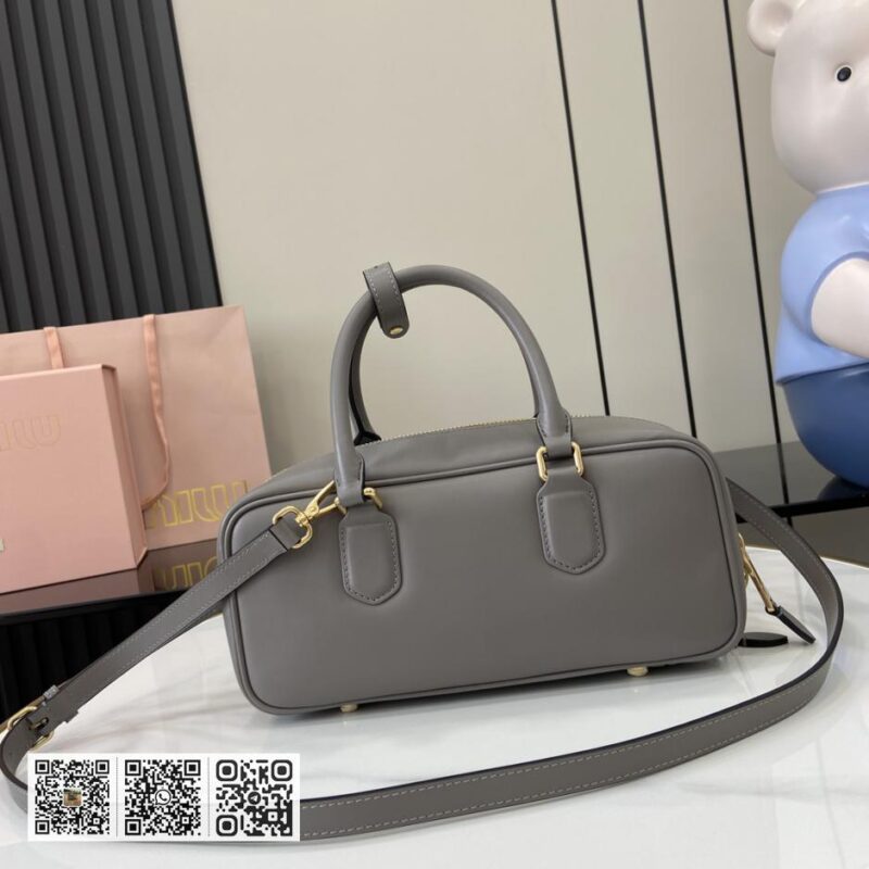《配全套原厂专柜包装》MIU MIU Arcadie 牛皮革中号(27cm)保龄球手提包斜背包 - Image 3
