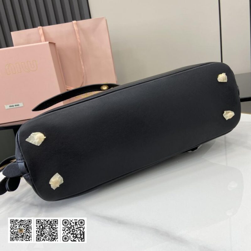 《配全套原厂专柜包装》Miu Miu Aventure Nappa 皮革手提包 - Image 4