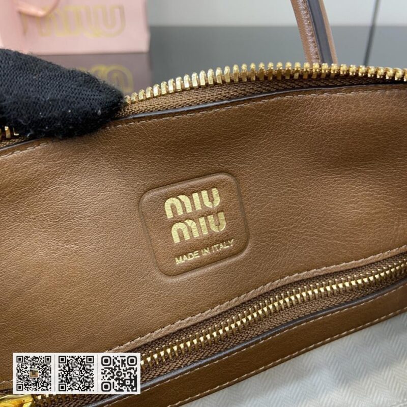 《配全套原厂专柜包装》Miu Miu Aventure Nappa 皮革手提包 - Image 9