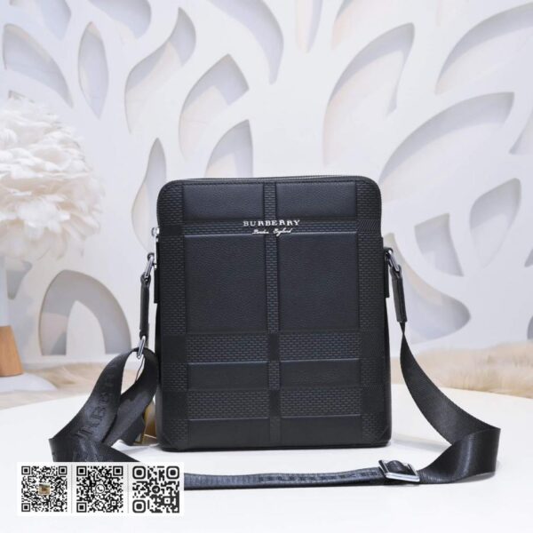 BURBERRY最新男士斜背包