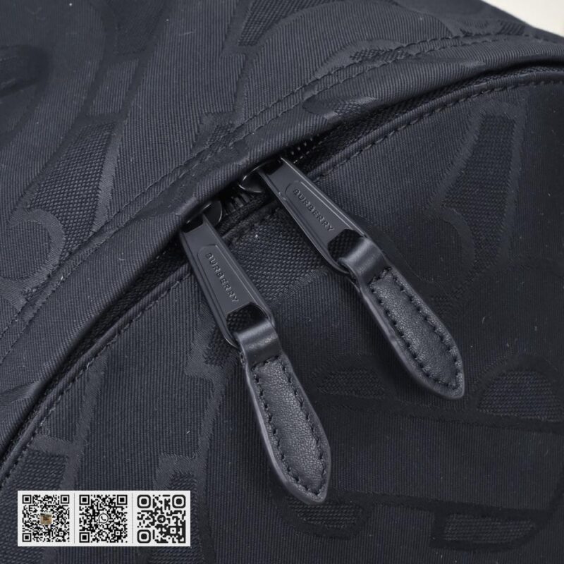 Burberry专柜最新双肩背包 - Image 5