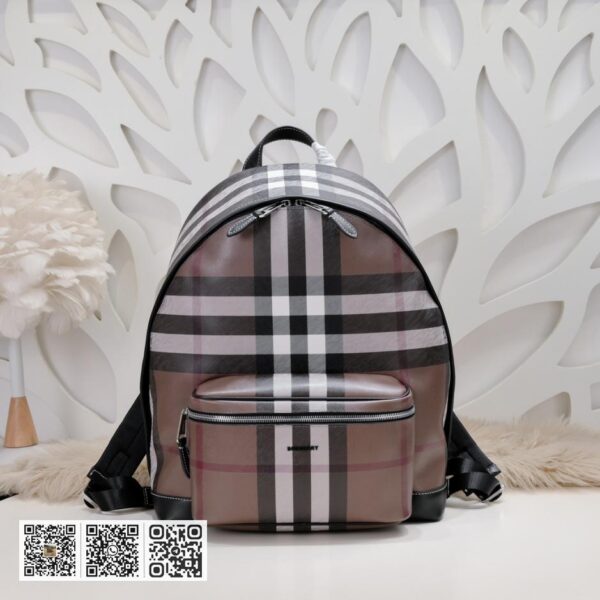 Burberry专柜最新双肩背包