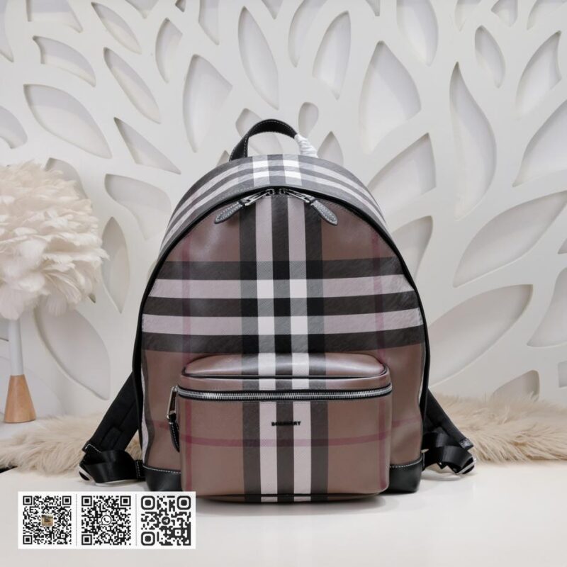 Burberry专柜最新双肩背包