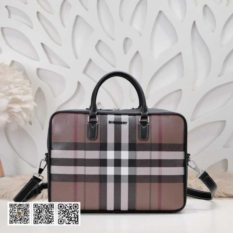 Burberry专柜最新棕格公文包