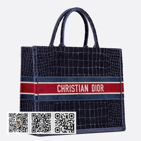 Dior 蓝色鳄鱼纹刺绣天鹅绒 Book 托特包