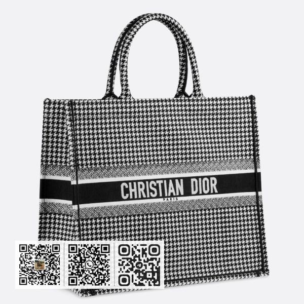 Dior Book 千鸟格刺绣帆布托特包