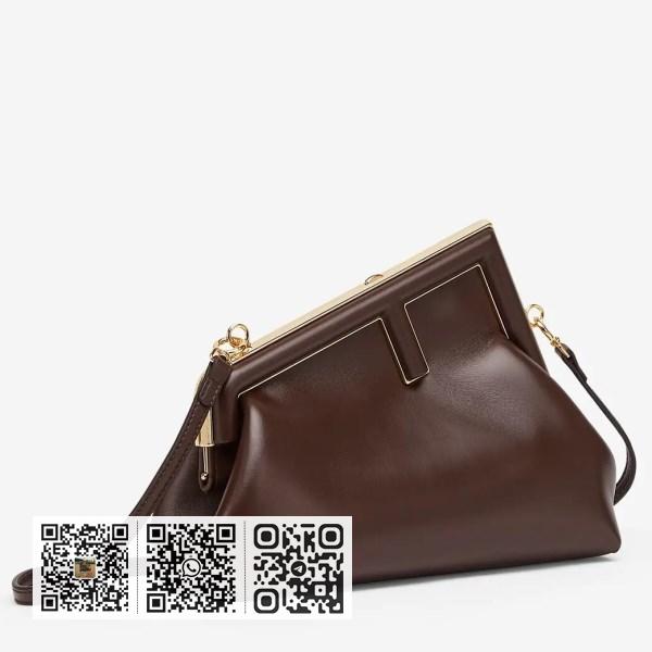 Fendi 首款巧克力色纳帕皮小包
