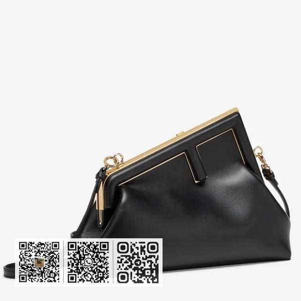 Fendi 首款黑色纳帕皮革小包