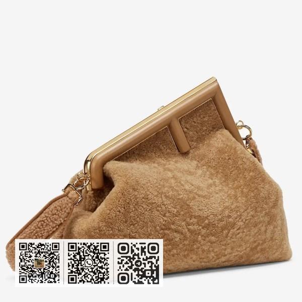 Fendi First 小号棕色羊毛羊皮包