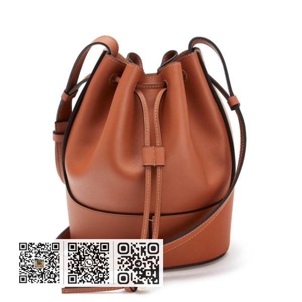 Loewe 小号驼色小牛皮气球水桶包