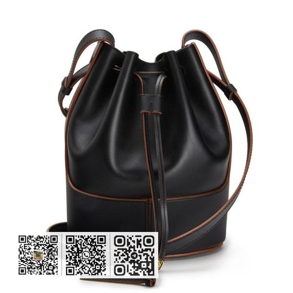 Loewe 小号黑小牛皮气球水桶包