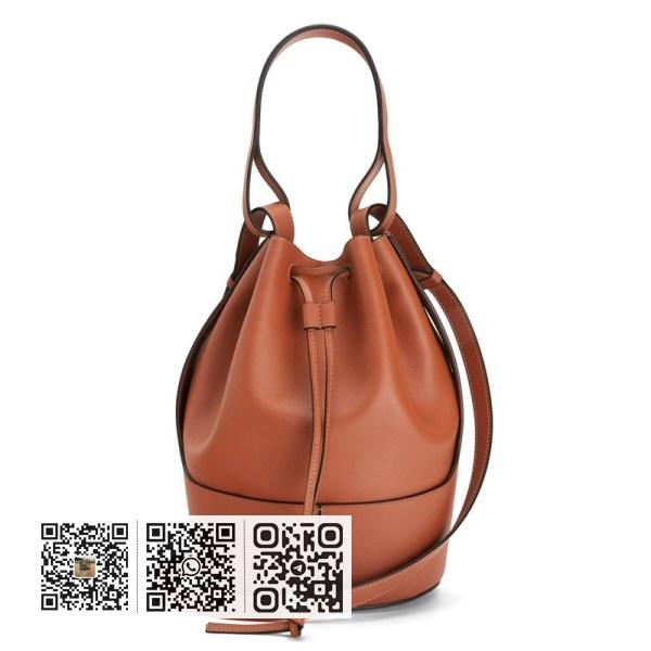 Loewe 中型驼色小牛皮气球水桶包