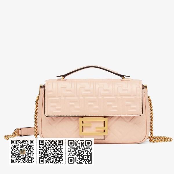 Fendi Baguette 链条中型粉纳帕皮包