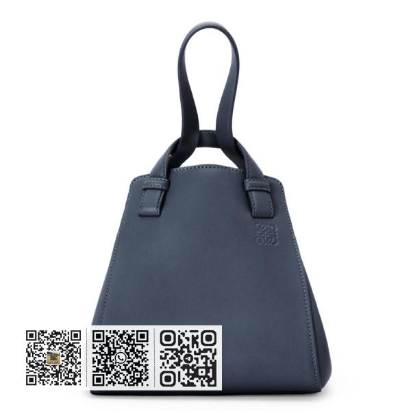 Loewe Hammock Nugock 海军蓝色小牛皮包