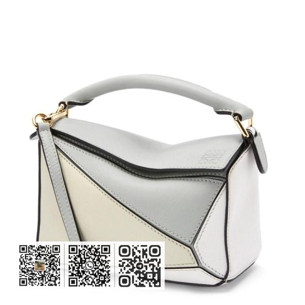 Loewe Puzzle 迷你灰/奶油色/白色小牛皮包