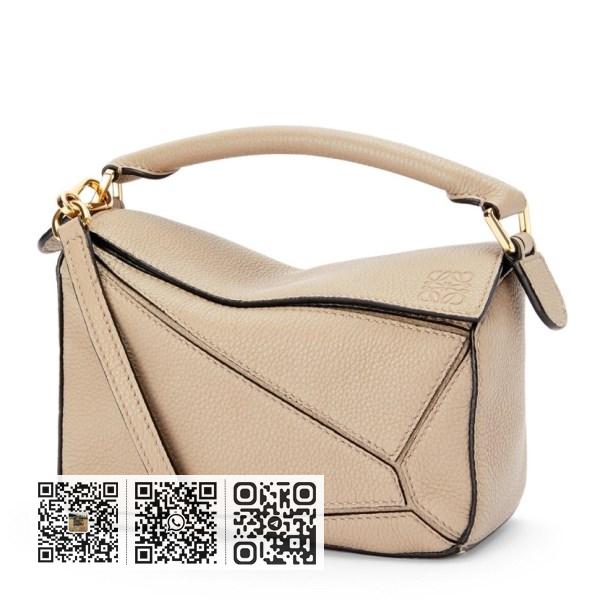 Loewe Puzzle 沙色粒面小牛皮迷你包