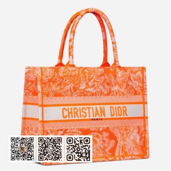 Dior 中型荧光橘色 Toile de Jouy 反面刺绣书本托特包