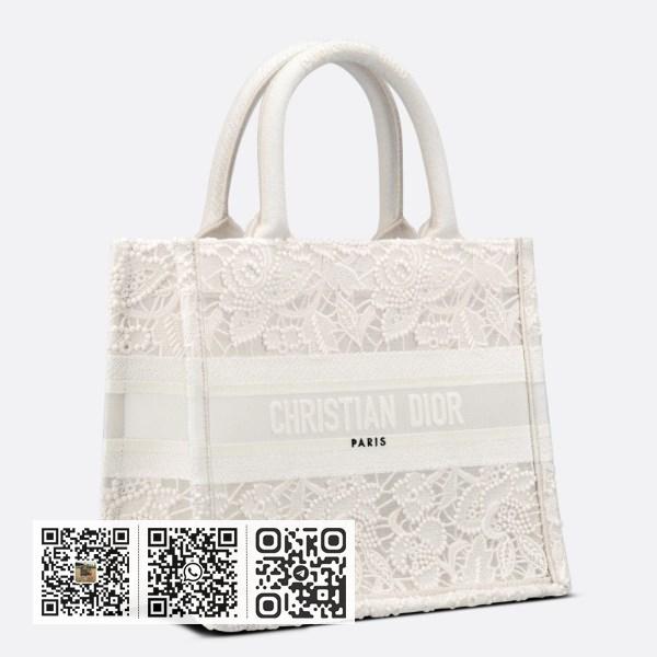 Dior 小号书本托特包，天然流苏效果刺绣
