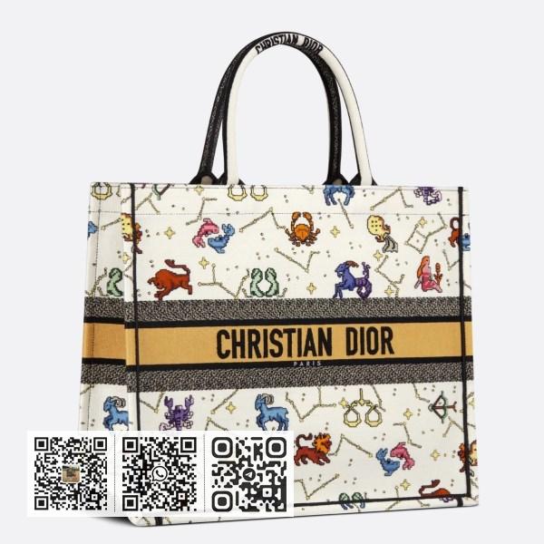 Dior 大白色像素生肖刺绣书本托特包