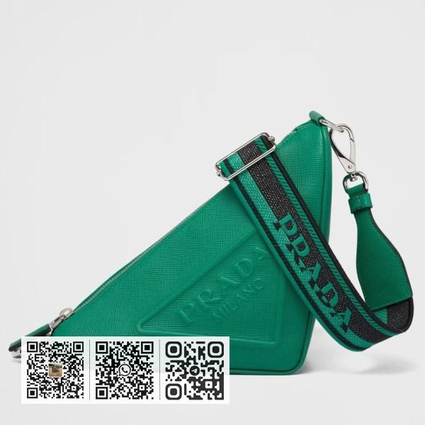 Prada 绿色 Saffiano 小牛皮三角形肩背包