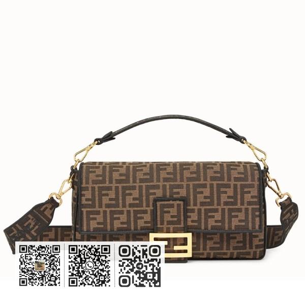 Fendi Baguette 大 FF 布料包袋，黑色饰边