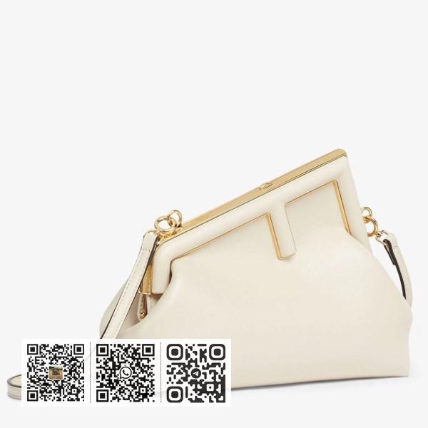 Fendi 首款白色纳帕皮小包