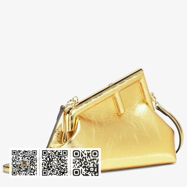 Fendi 首款金色层压皮革小包