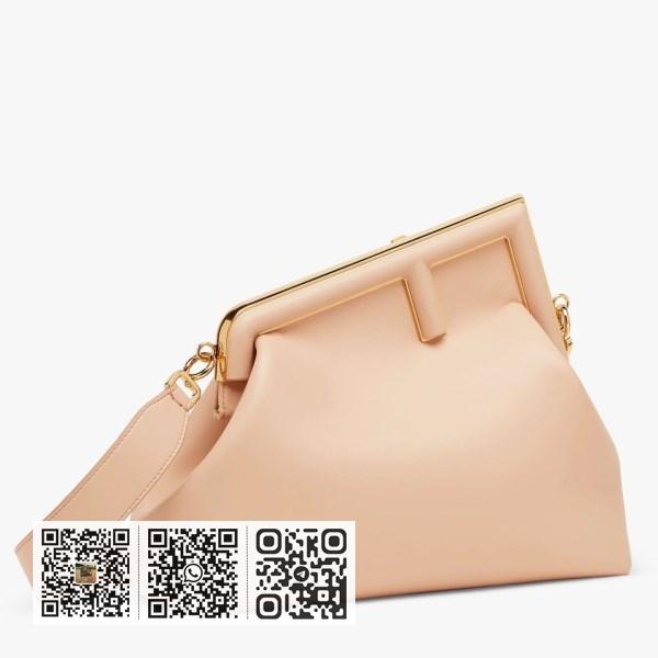 Fendi First 中型粉粉色纳帕皮包