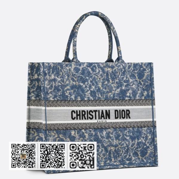 Dior 大号蓝色 Brocart 牛仔效果刺绣书本托特包