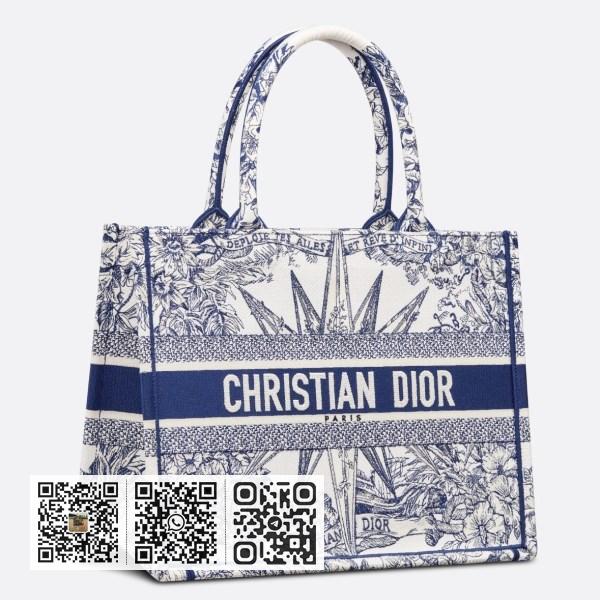 Dior 中 Dior Book 托特包，白色和蓝色 Rêve d’Infini 刺绣