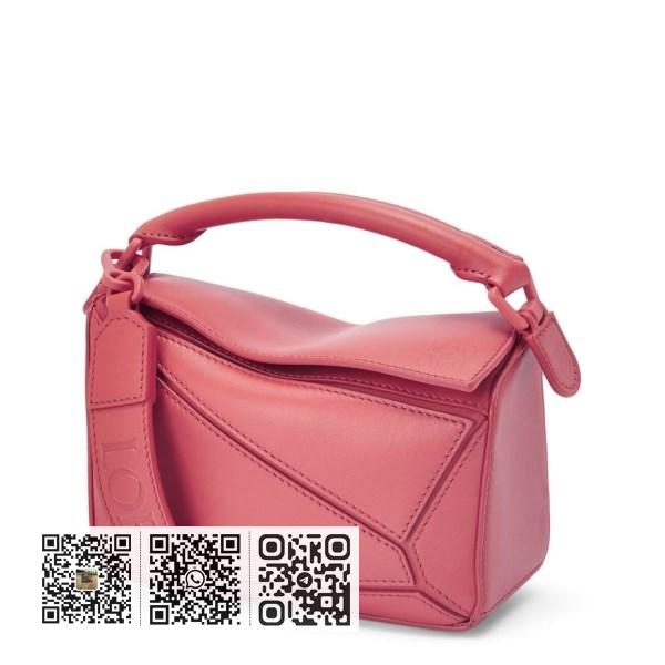 Loewe Puzzle 紫红色缎面小牛皮迷你包