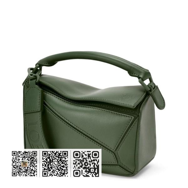 Loewe Puzzle 复古卡其色缎面小牛皮迷你包